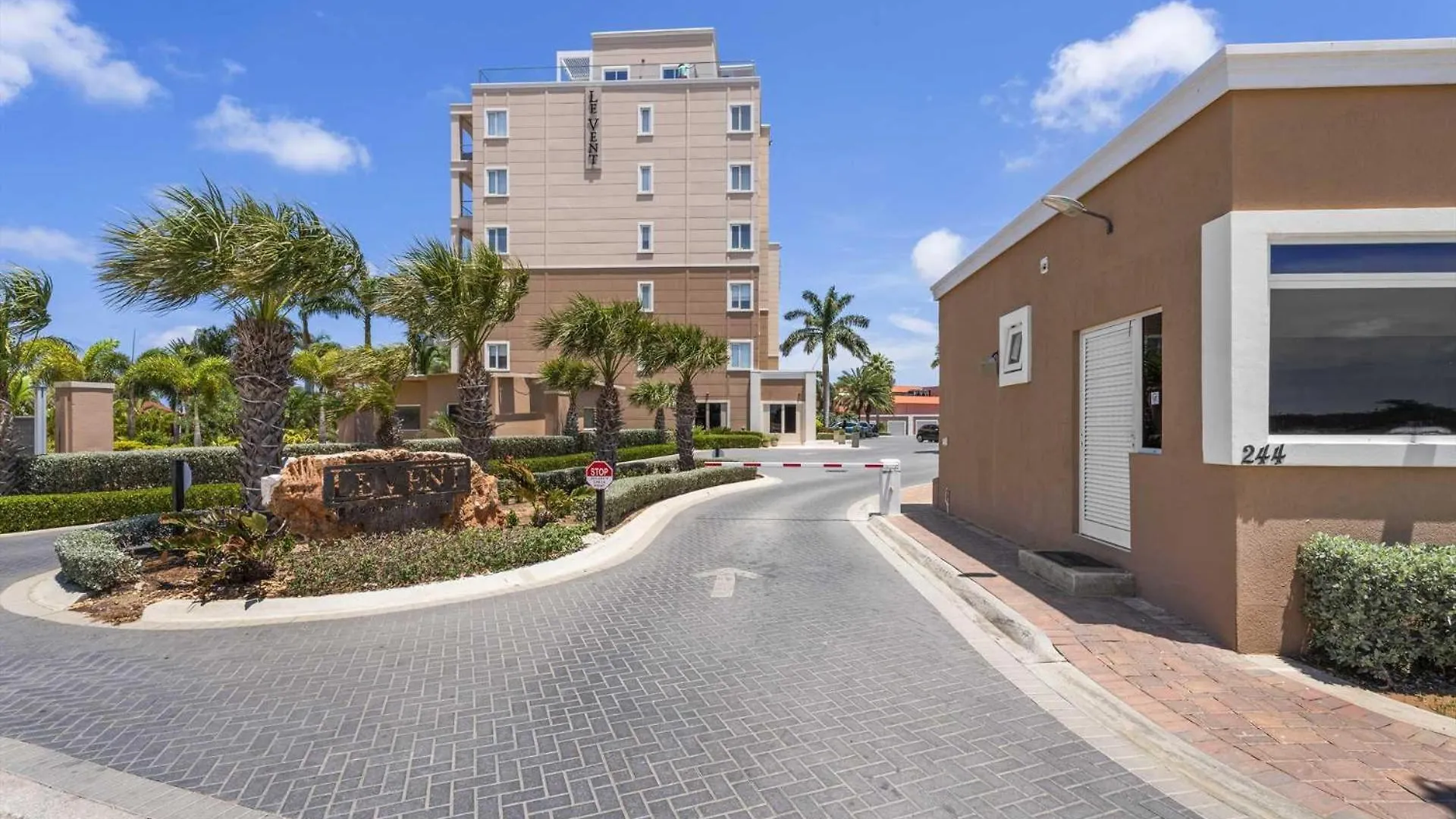 פאלם ביץ' Eagle Beach - Cozy Executive 1Br Condo - Lv102 בית נופש פאלם ביץ'